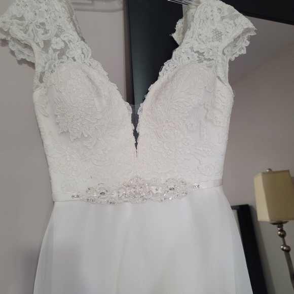 Wedding dress - Picture 4 of 7